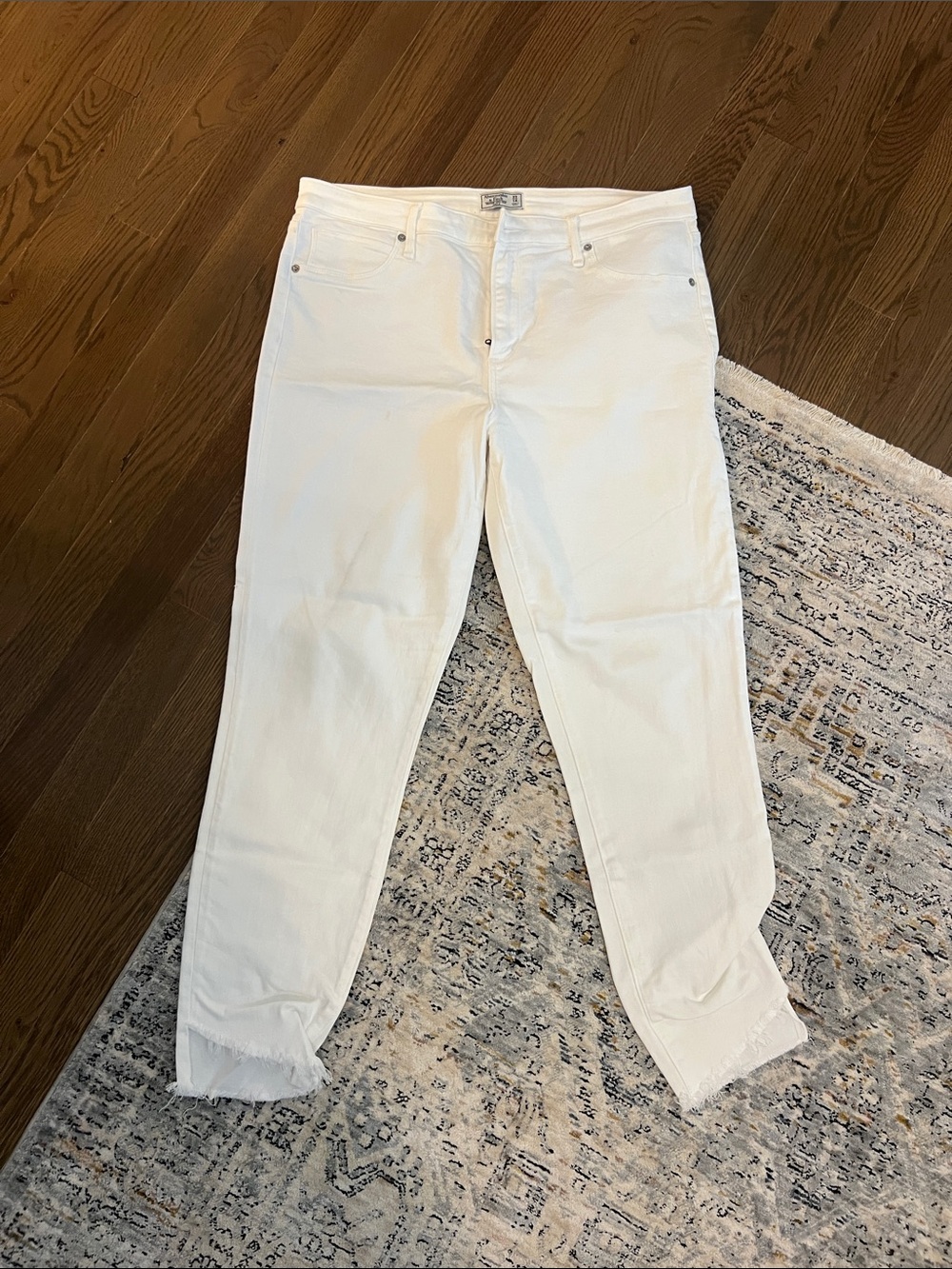 Abercrombie & Fitch Women's White Skinny Jeans